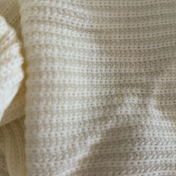Off the shoulder knit sweater in ivory soft material - Picture 7 of 7